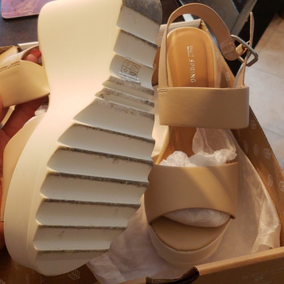 Womens wedges/ $firm - Picture 4 of 7